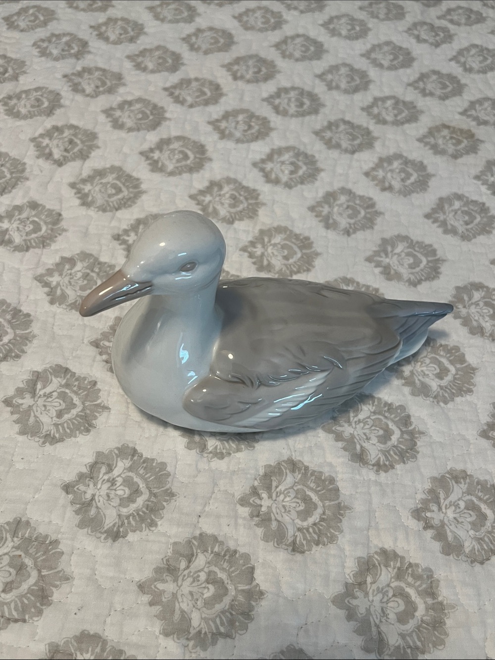 Elegant Gray Ceramic Seagull Figurine - Home Accents